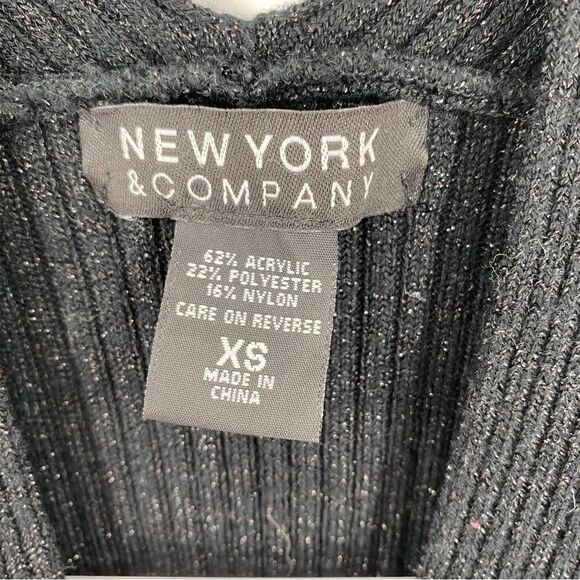 New York & Company Women’s V Neck Ribbed Knit Sleeveless Sweater Blouse size XS - Picture 2 of 3